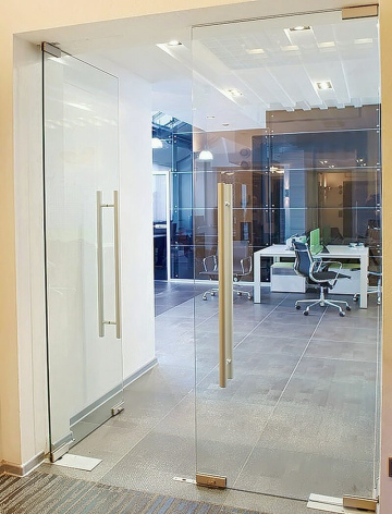 Элегантные двери для офисных перегородок: шаг к современному офису