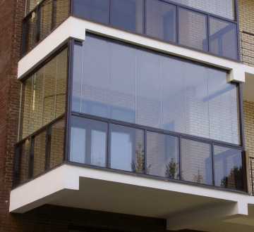 Преимущества безрамного остекления балконов и лоджий
